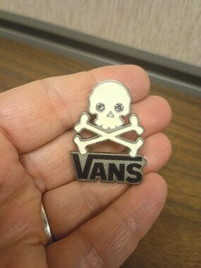 Rare Vintage Y2K Vans skull and crossbones enamel pin featuring rhinestone eyes